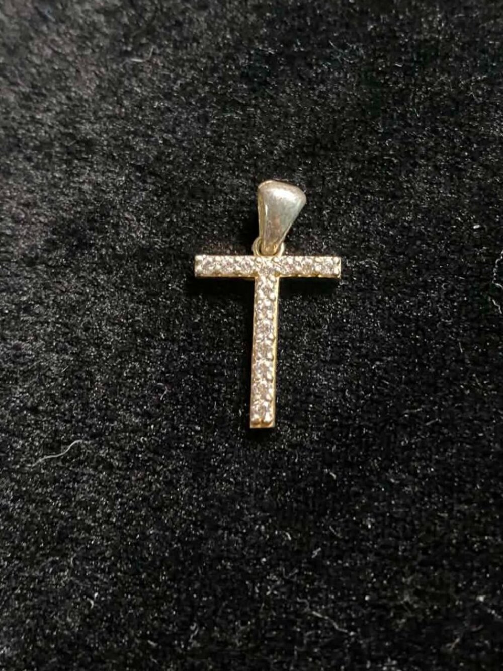 .925 T pendant with 14 Cubic Zirconia Unisex